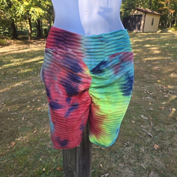 Fit In- Tie Dye- Scrunch Butt- Shorts- Size Medium- NWT - Picture 2 of 12